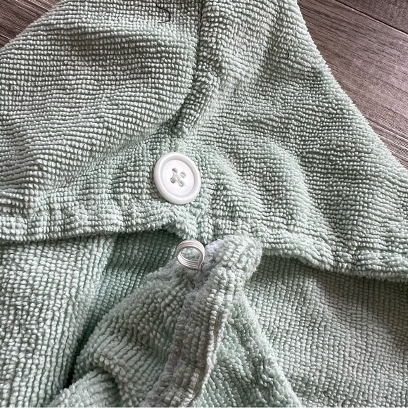 🔥SALE- any 4/$20. Hair Towel - Picture 2 of 2